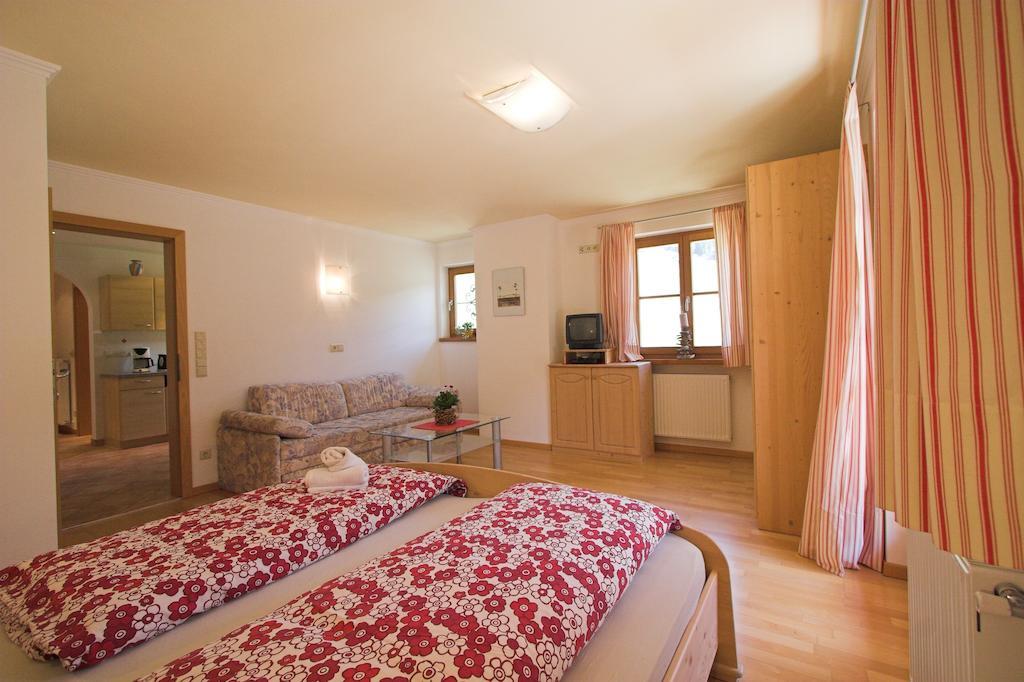 Apartments Dilln Guetl 蒂雷斯 客房 照片