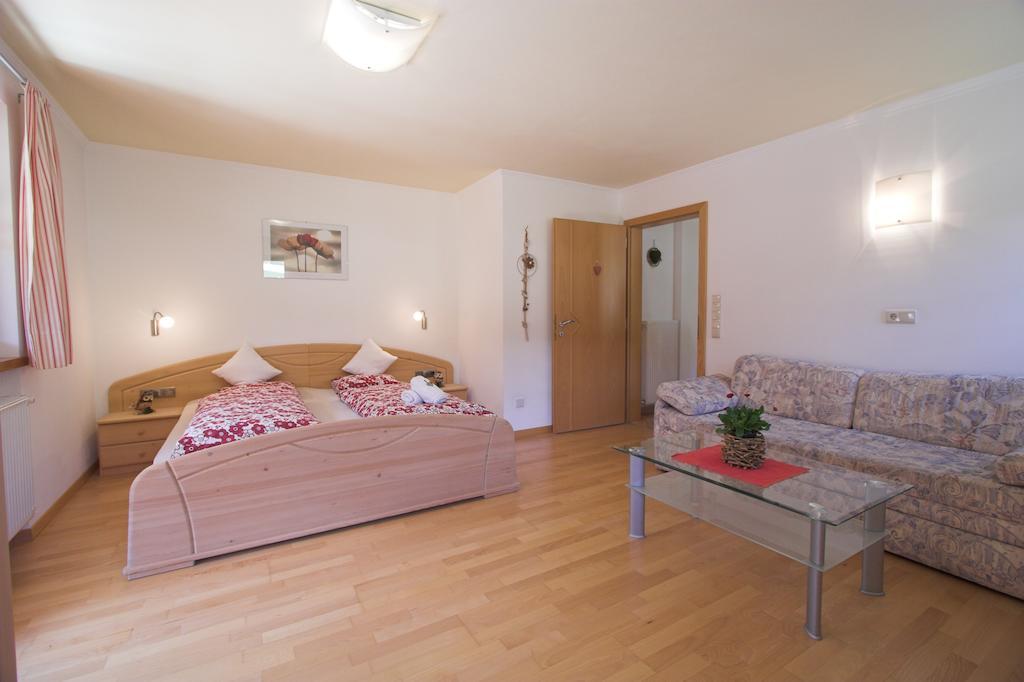 Apartments Dilln Guetl 蒂雷斯 客房 照片
